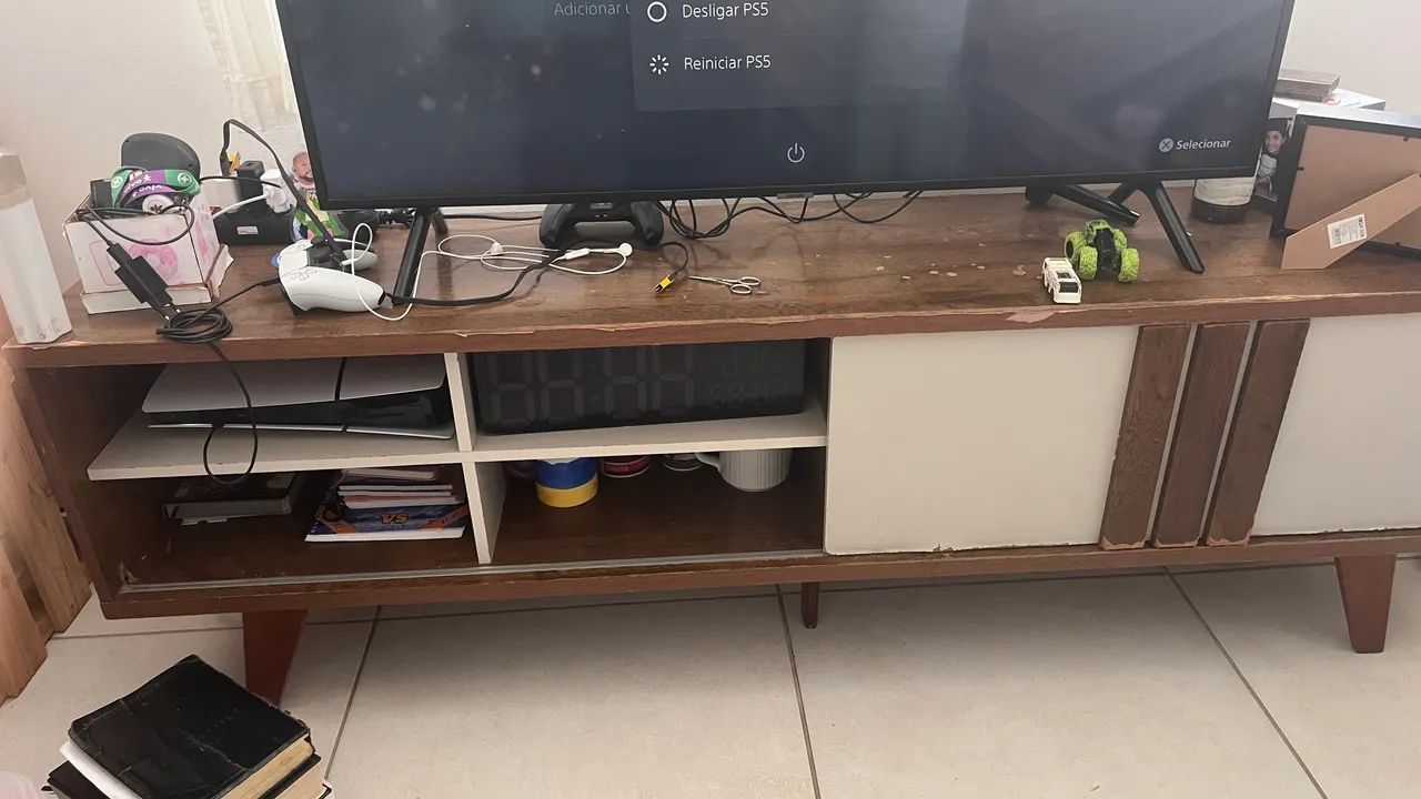 mesa, sofá e rak