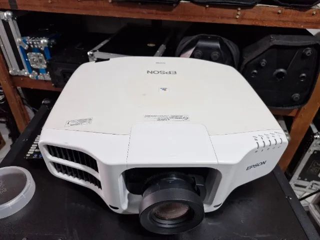 Projetor Epson G7100 com 6.500 lumens