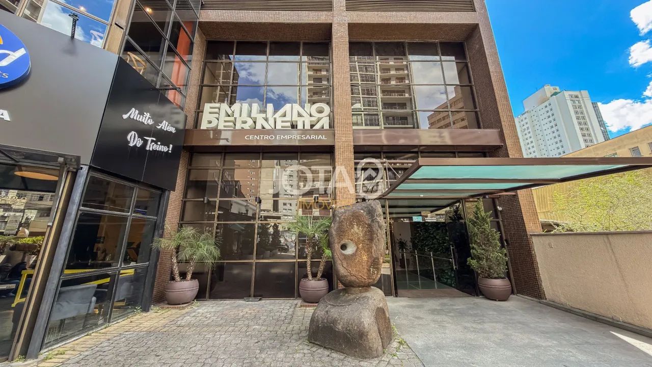 CONJUNTO COMERCIAL DUPLEX COM CHURRASQUEIRA PRIVATIVA Conjunto Comercial Duplex No Centro 