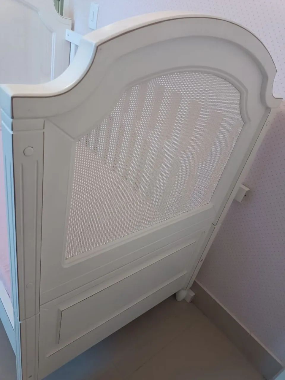 Vende se conjunto conpleto de berço, colchão e cômoda pouco uso e marcas. - Foto 3