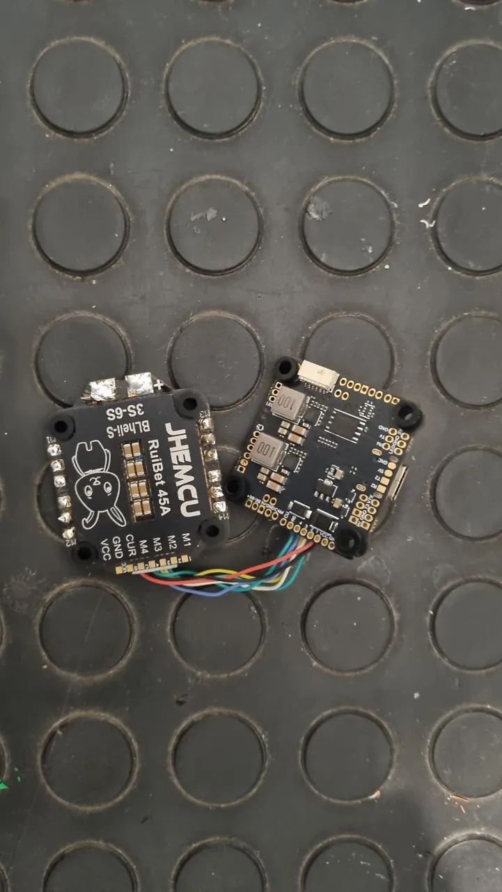 Controladora + ESC 45 A + 4 motores 2205( 2CCW + 2 CW) - Foto 2