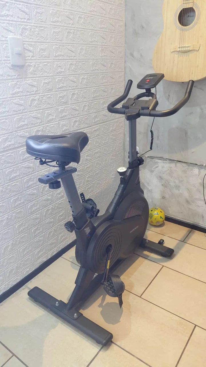 Bicicleta ergométrica, compacta e silenciosa 