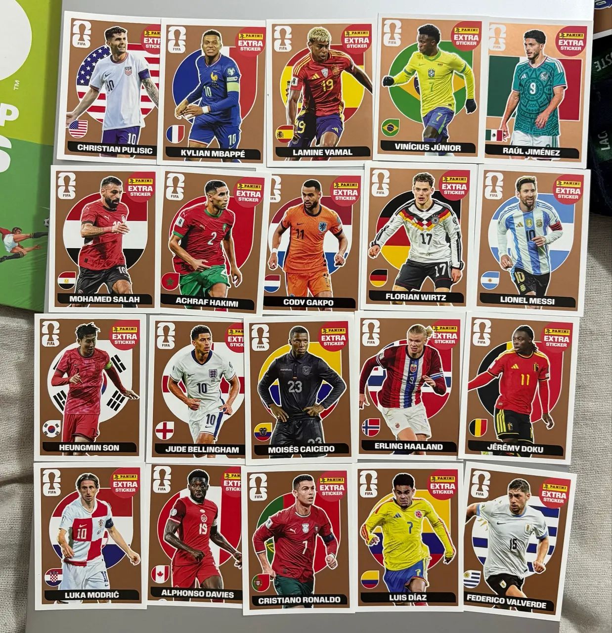 kit com as 80 legends panini 2026 - extra stickers originais  - Foto 4