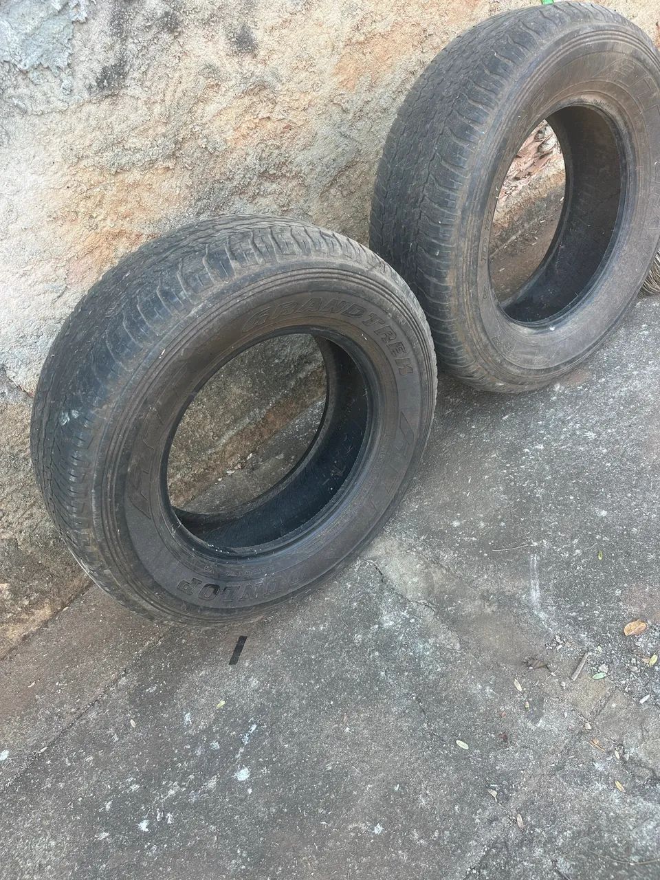 Vendo 2 pneus Dunlop