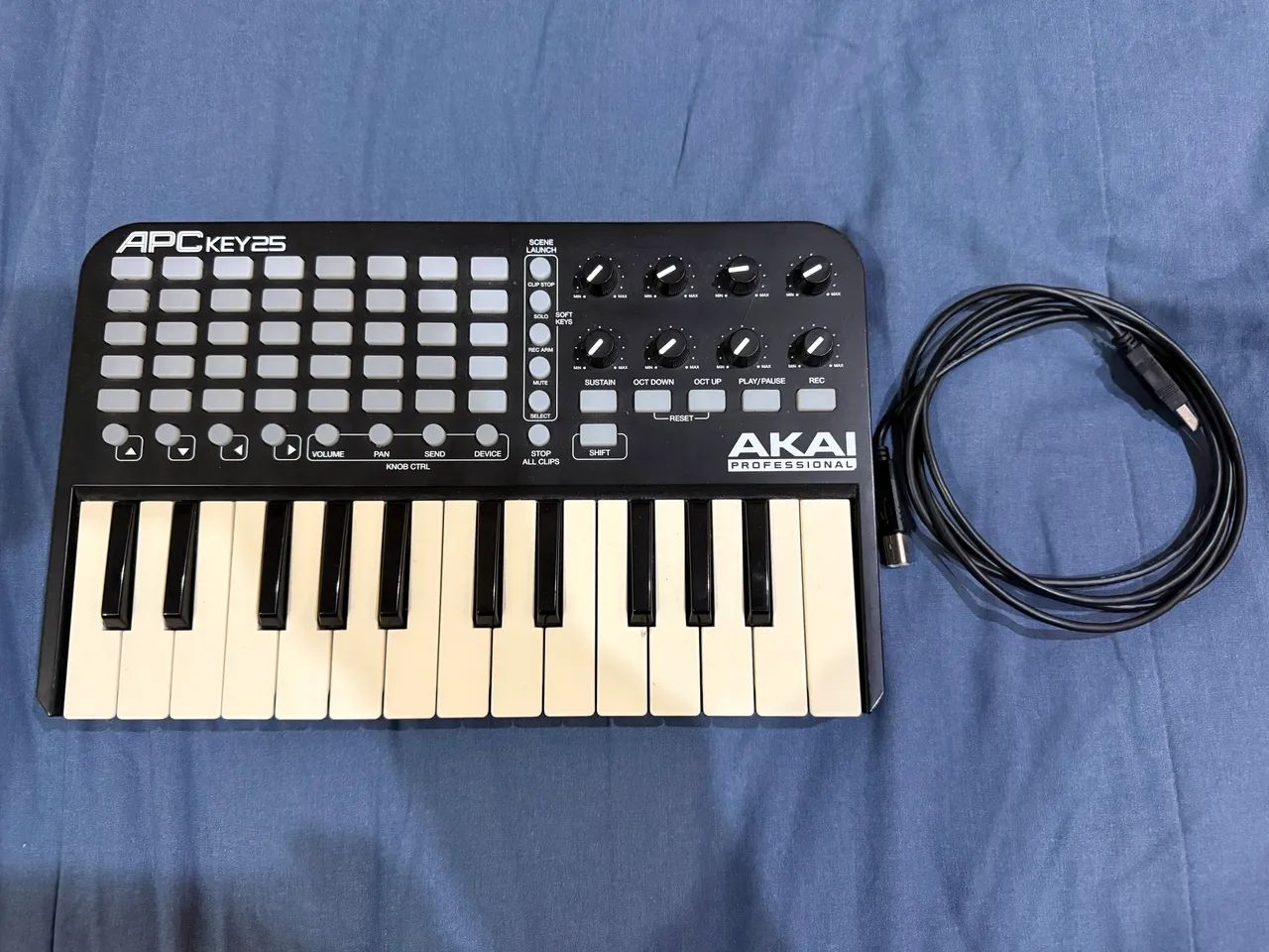 Controlador MIDI Akai APC Key 25 - Teclado + Pads - Perfeito