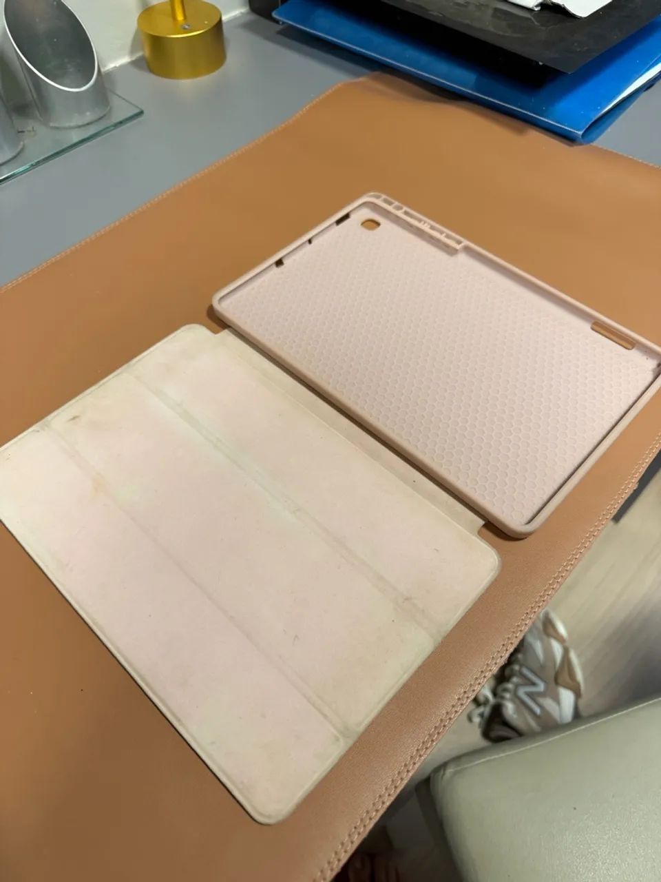 Tablet Samsung Galaxy S6 Lite + capa preta com teclado + capa rosa - Foto 5