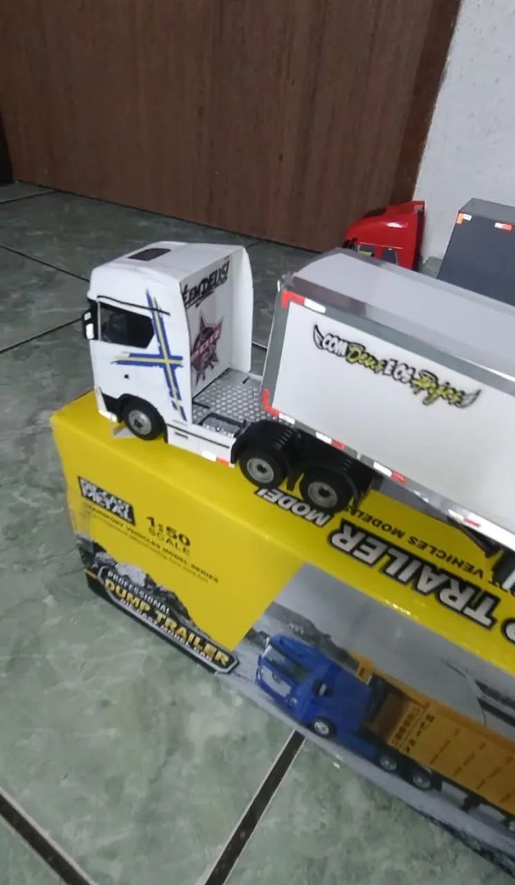 Miniatura de Carreta Baú  - Foto 3
