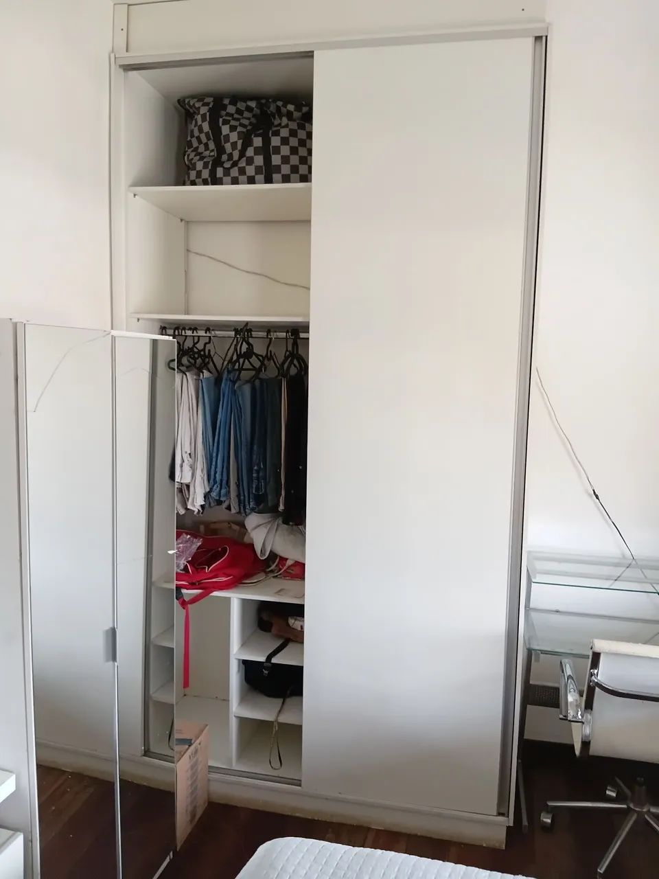 Guarda roupa de embutir