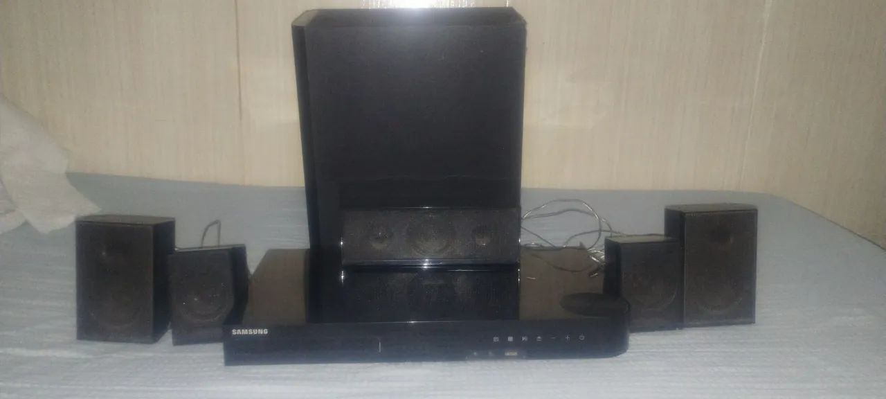 Aparelho de Som Surround Samsung (bluetooth, Blue-ray, CD e karaokê.)