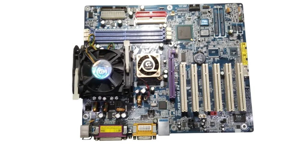 Placa-mãe P4 Titan 667 series GA-8GE667
