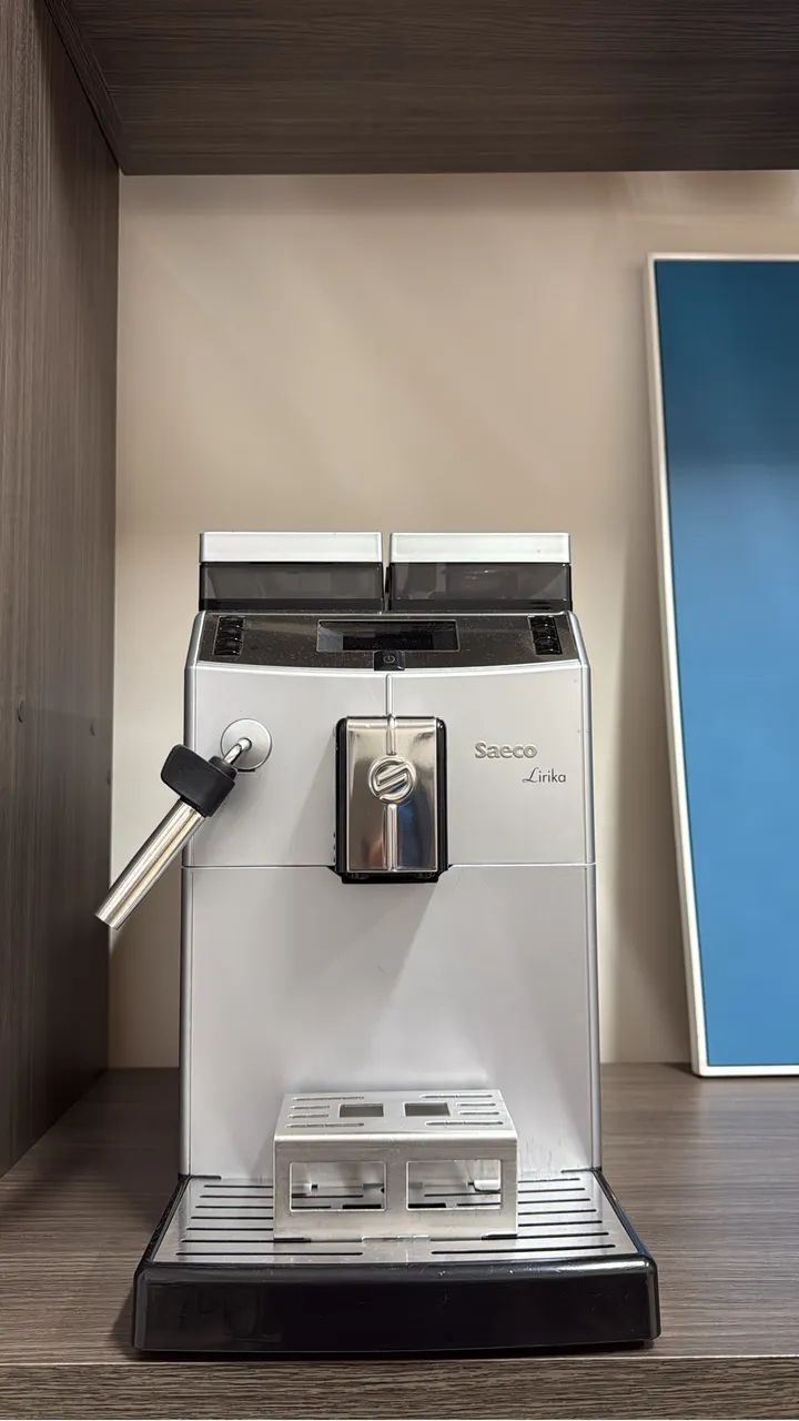 Máquina de Café Cafeteira Lirika Saeco (usado) Prateada 220v