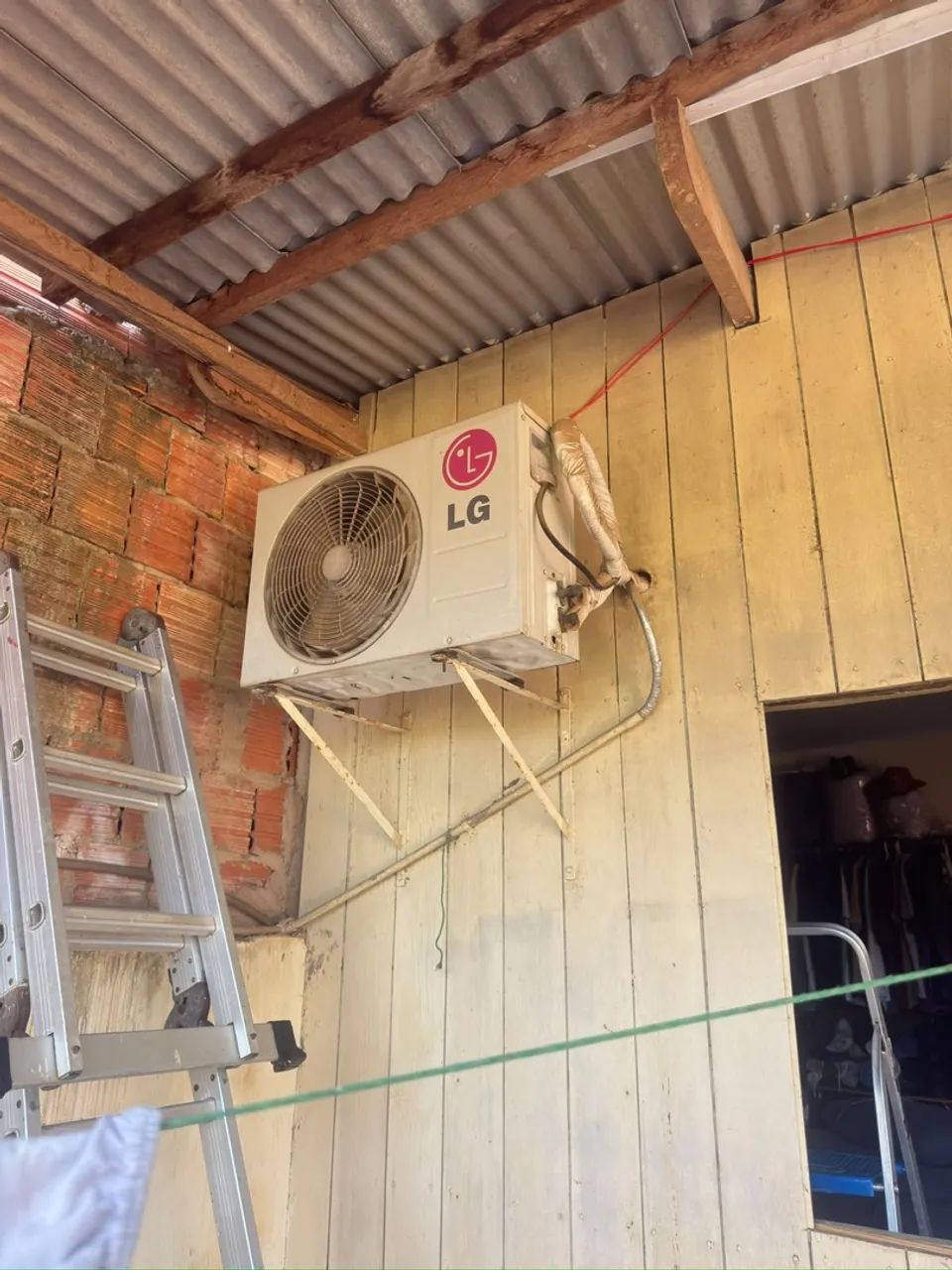 LG 12 MIL BTUS , VENDO INSTALADO COM GARANTIA DE 1 ano