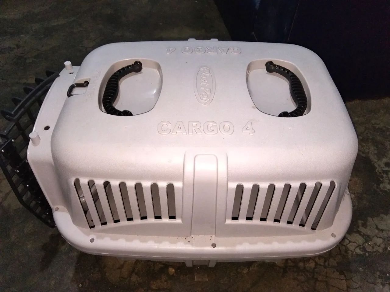 Vende-se caixa de transporte de animais nova 