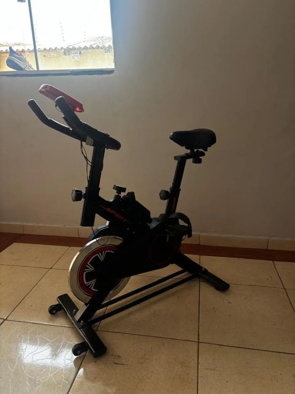 Sofá bicicleta e aparador