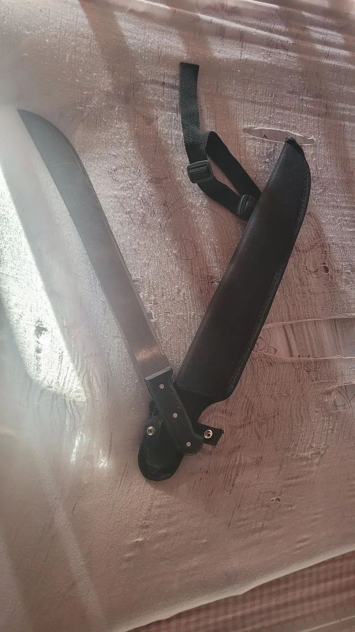 Facão com bainha