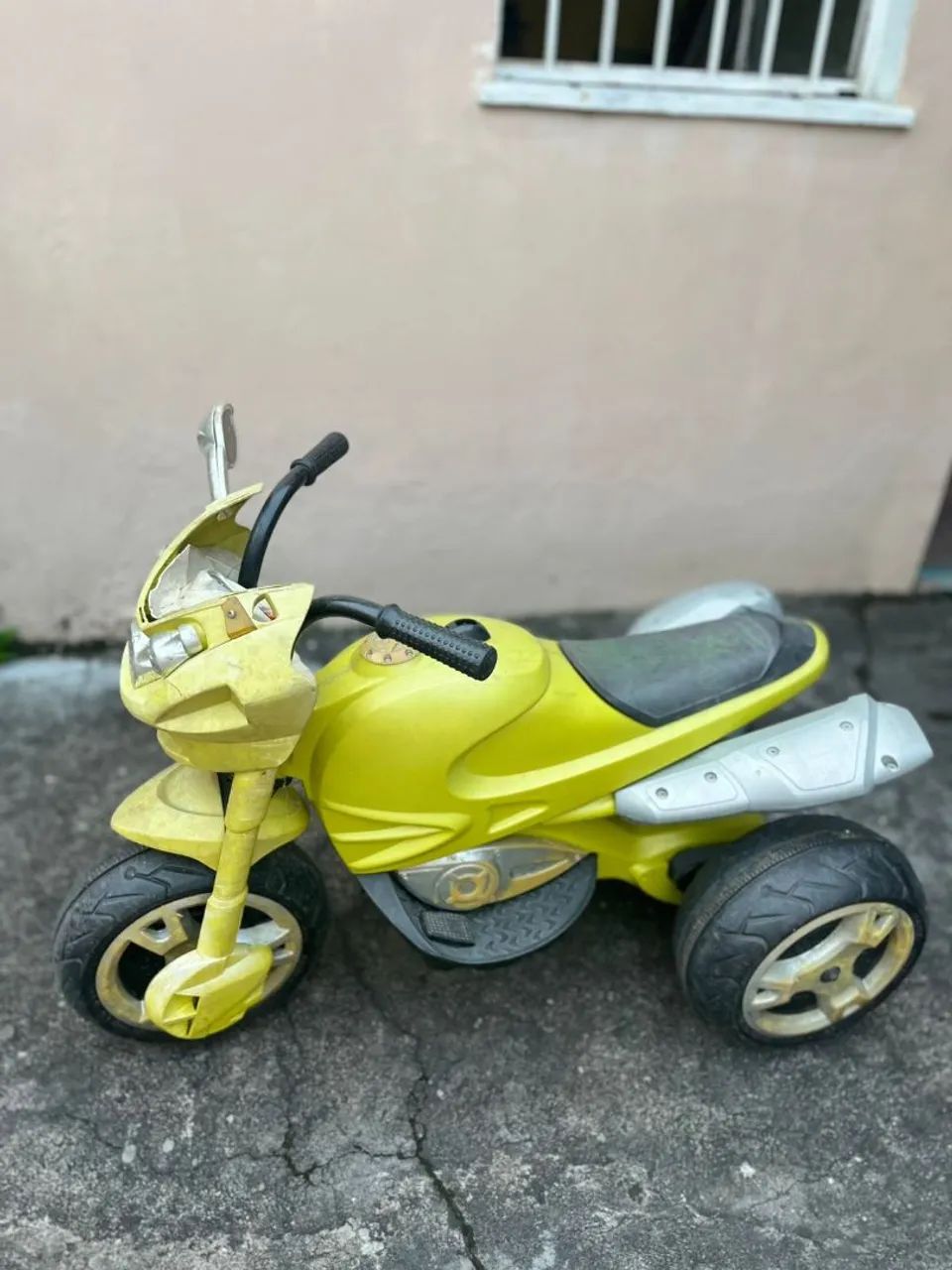 Moto de brinquedo usada