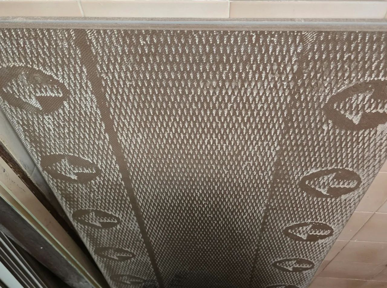 Porcelanato acetinado cinza (52 x 104 cm)  - Foto 6