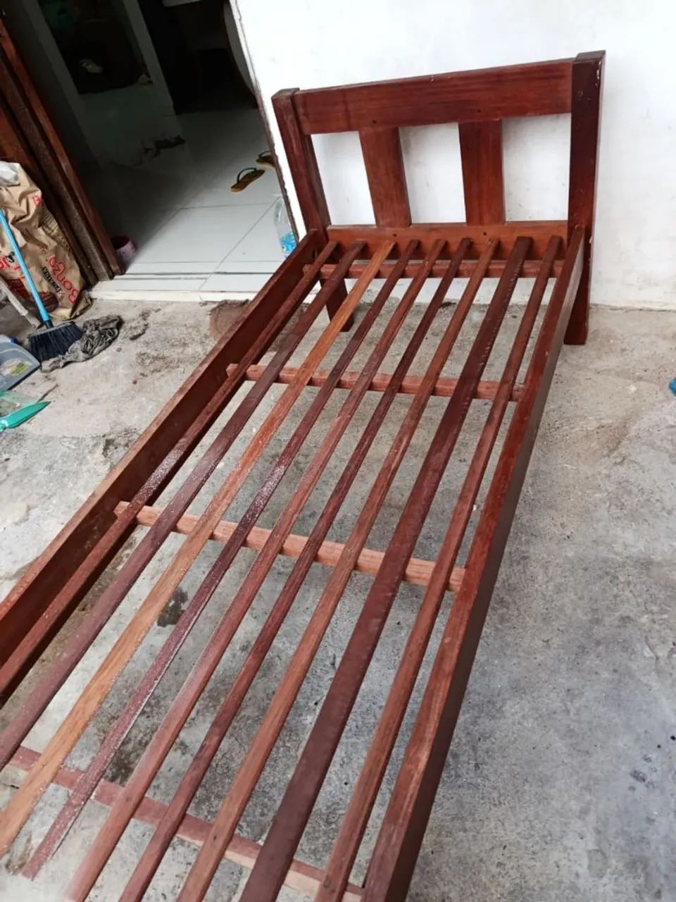 Vendo uma cama de solteiro  - Foto 5