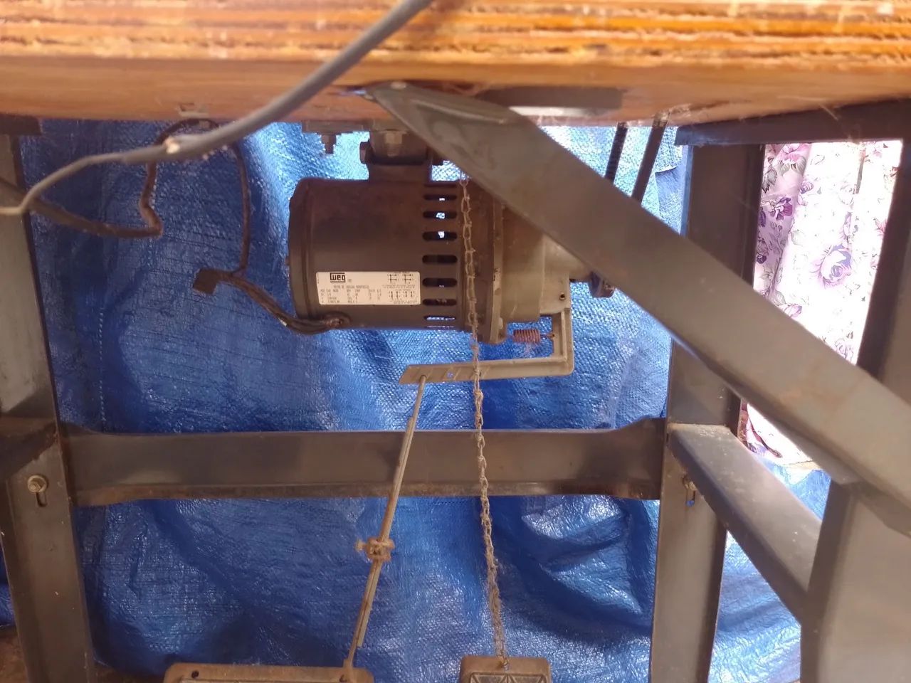 Máquina overlock semi industrial  com mesa - Foto 4