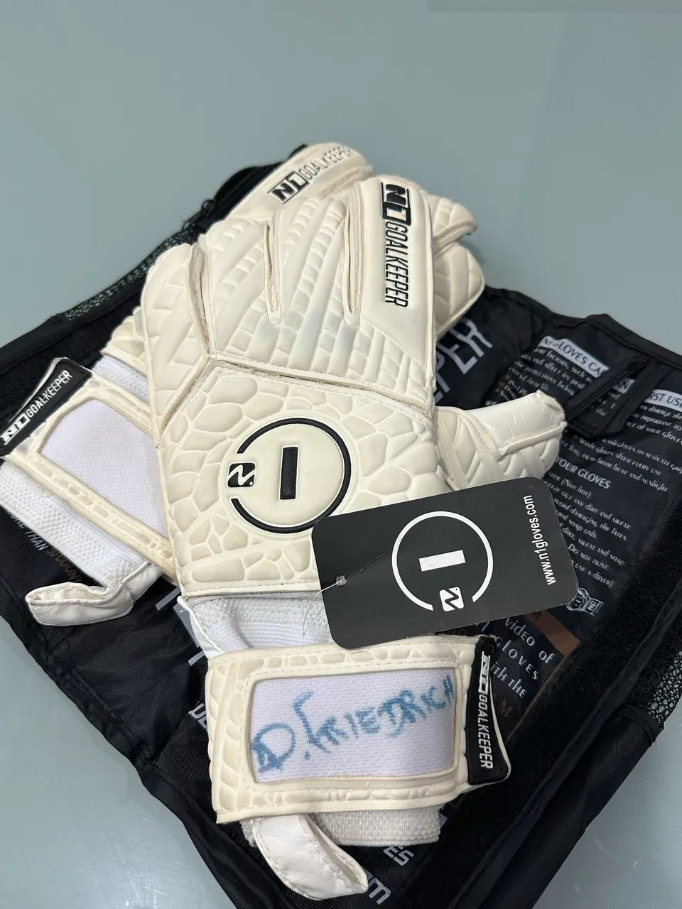 LUVA DE GOLEIRO ORIGINAL + AUTÓGRAFO DO DOUGLAS FRIEDRICH