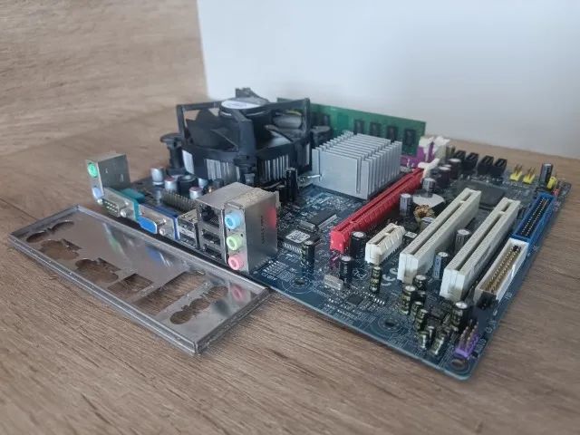 Kit Placa-mãe + CPU + Memória RAM + Espelho