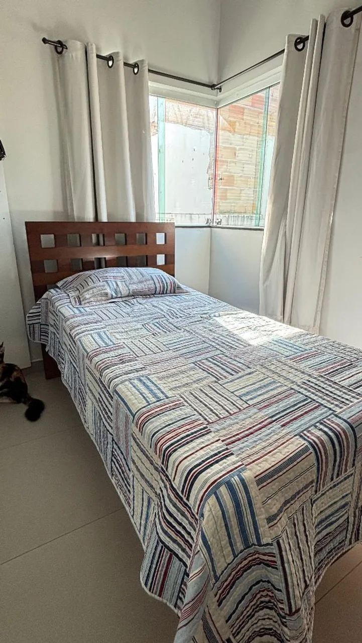 Armário Branco + 3 Camas de Solteiro + Colchões - Ótimo Estado - Foto 2