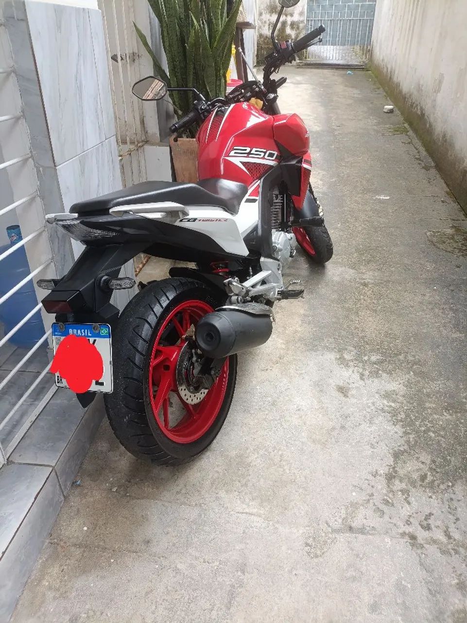 Cb Twister F com ABS 