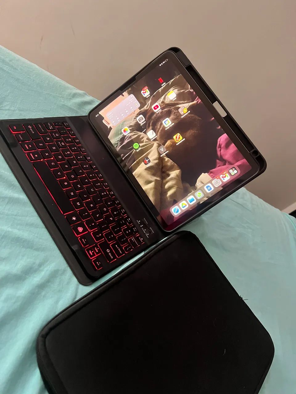 iPad Air 4ª Geração 64 GB + Capa com Teclado Bluetooth - Foto 3