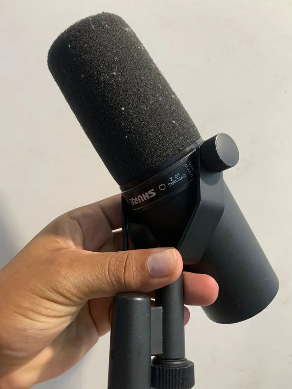 Microfone Shure SM7B, com labial e placa de áudio - Microfones e