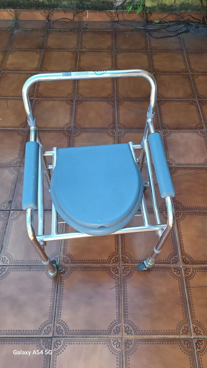 Cadeira de banho com rodas - Foto 3