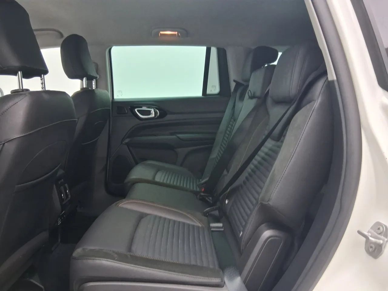 Jeep Commander Limited T270 1.3 TB Flex Aut., foto 17 de 18
