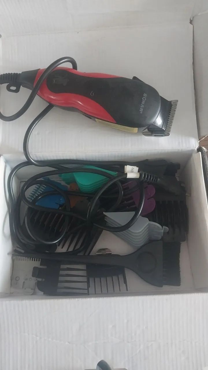 Máquina com vários pente 