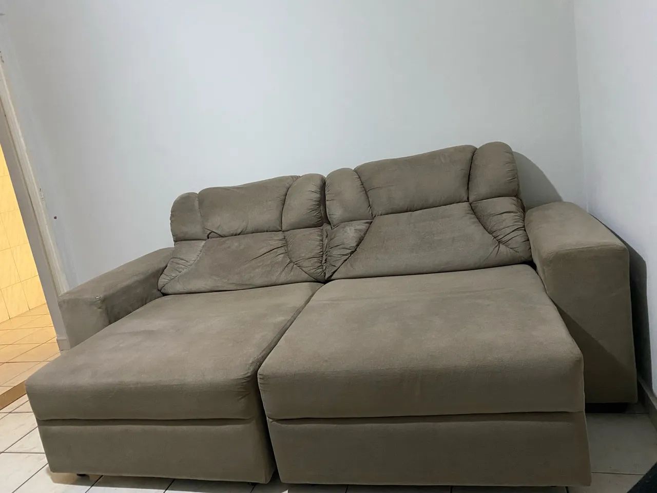 Sofá retrátil e reclinável 2,30 mts ótimo estado - Foto 4