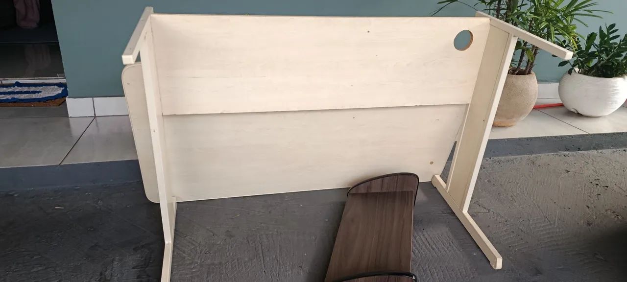 Vendo mesa com apoio para os pés  - Foto 3