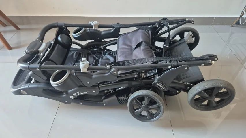 Carrinho de bebê com 2 lugares (pouco usado) - Foto 2