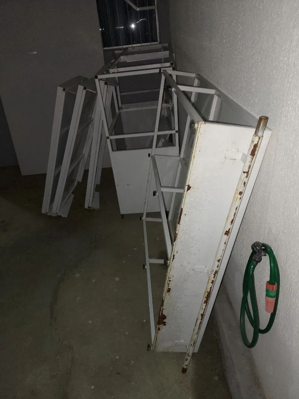 Espositor com prateleiras e estrutura para fazer um balcão ? - Foto 6