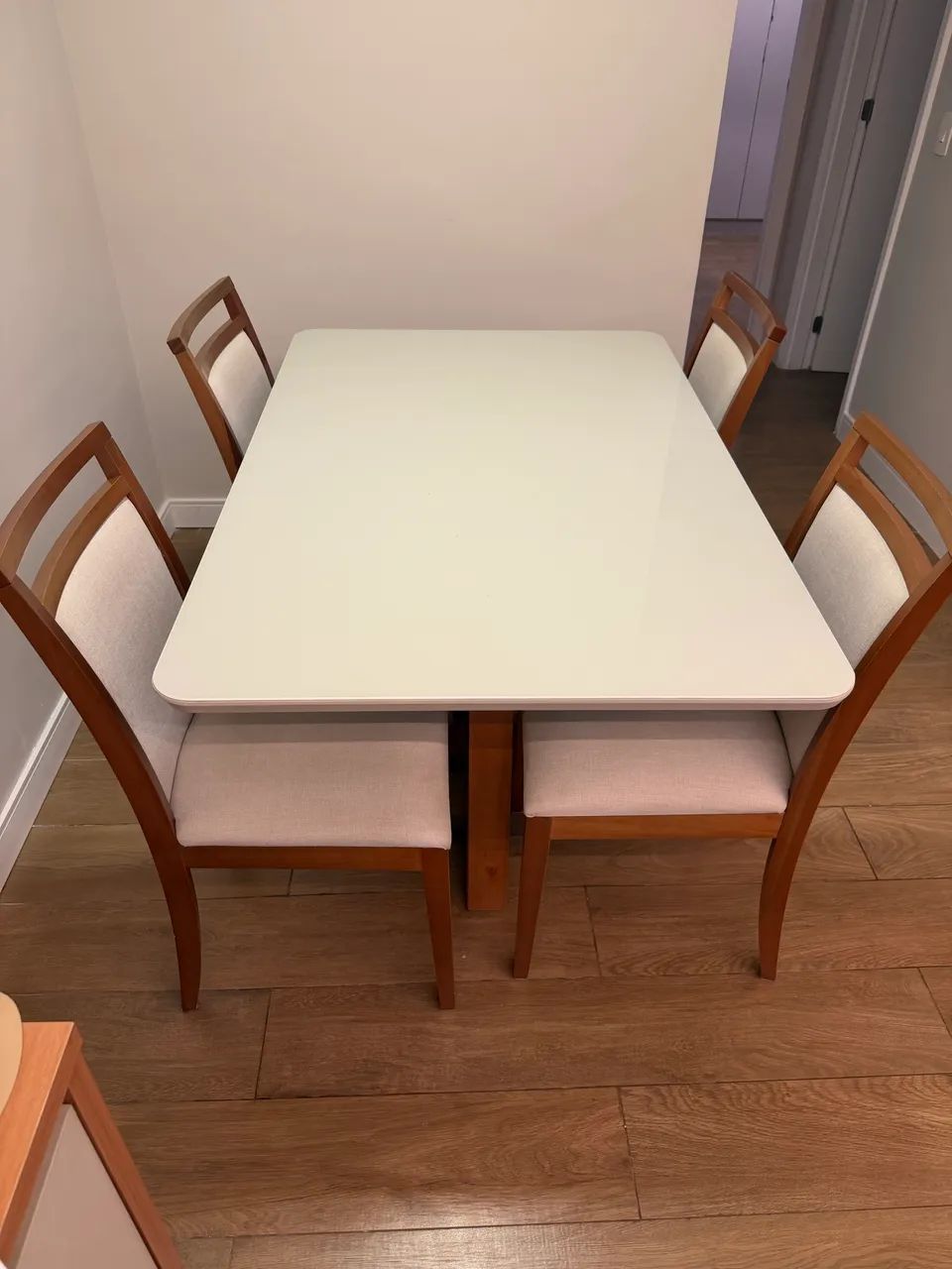 Mesa com 4 cadeiras 64962186057347122