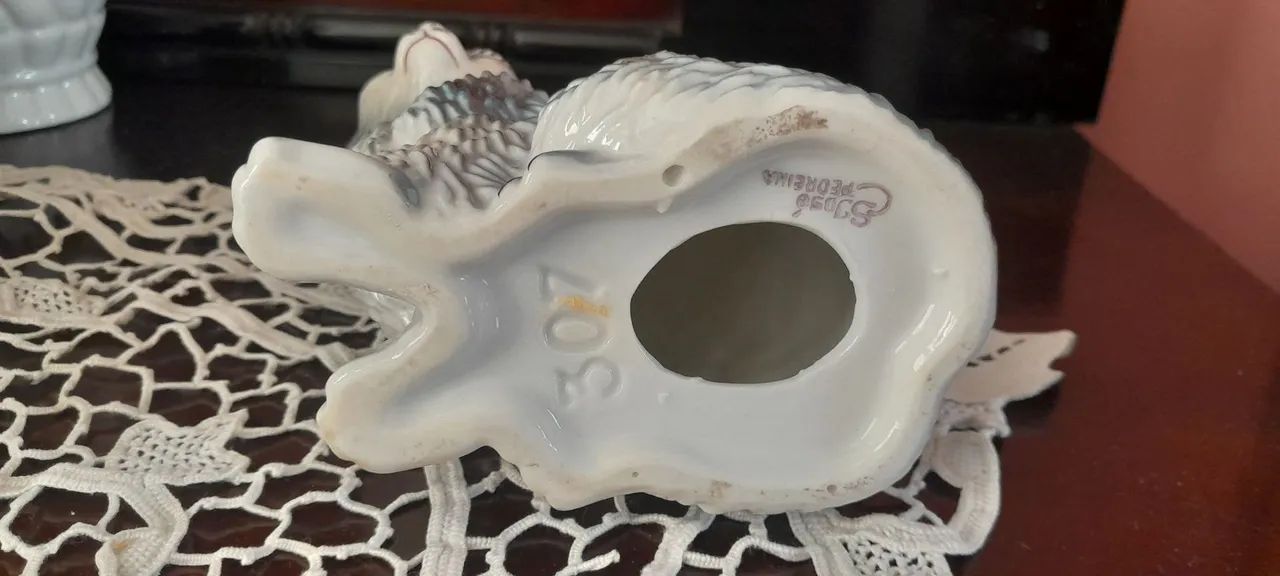 BIBELÔ ANTIGO EM PORCELANA  - Foto 4