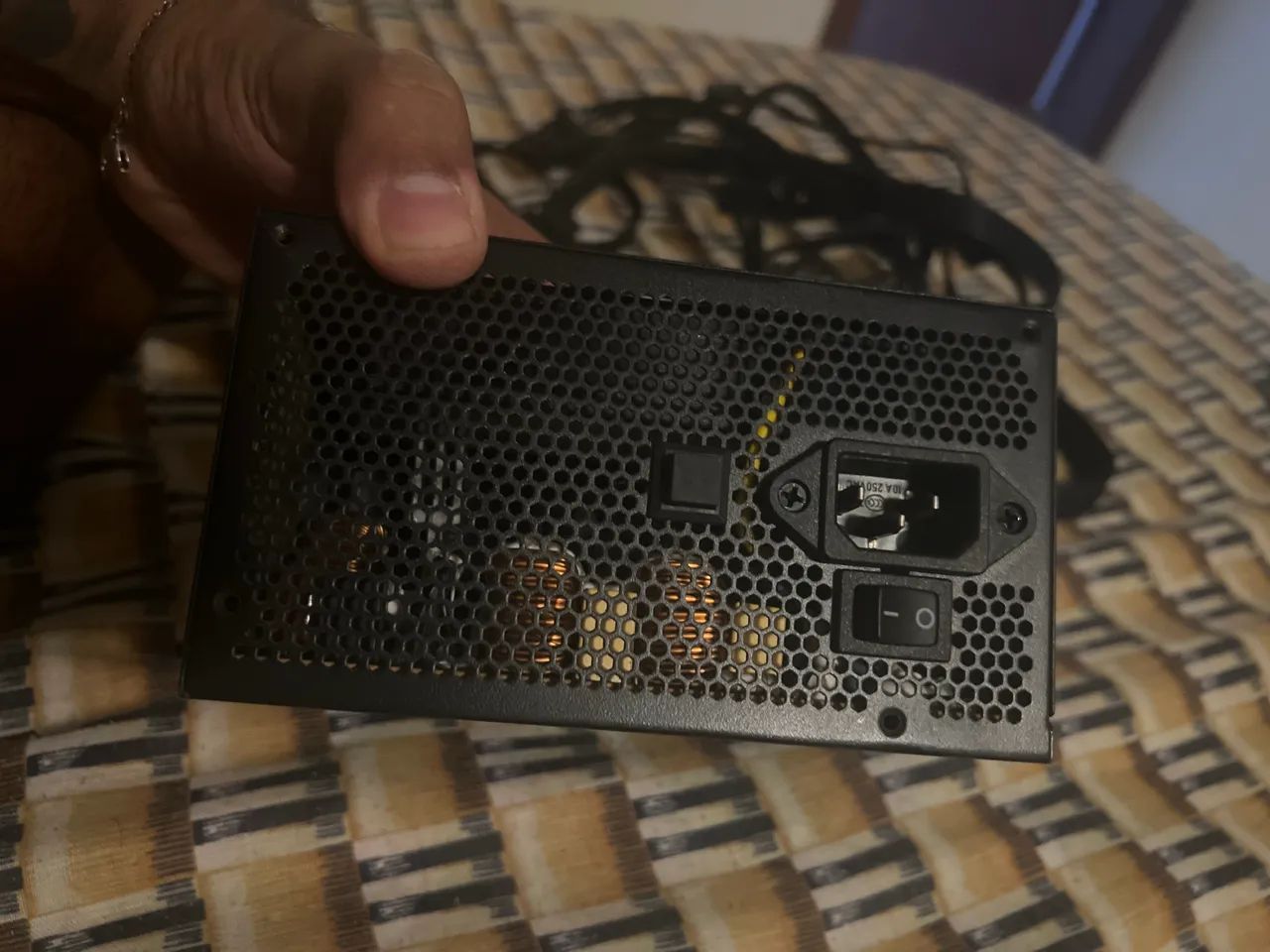 Fonte aerocool 550w 80plus gold - Foto 3