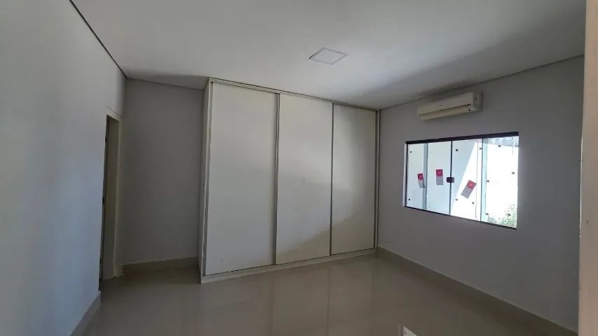 Casa reformada com 03 quartos (2 suítes) para alugar no Jd Universitario - Foto 2