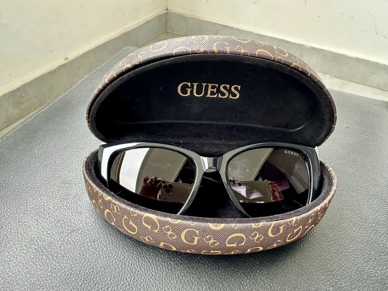 Vendo lindo óculos da Guess original!