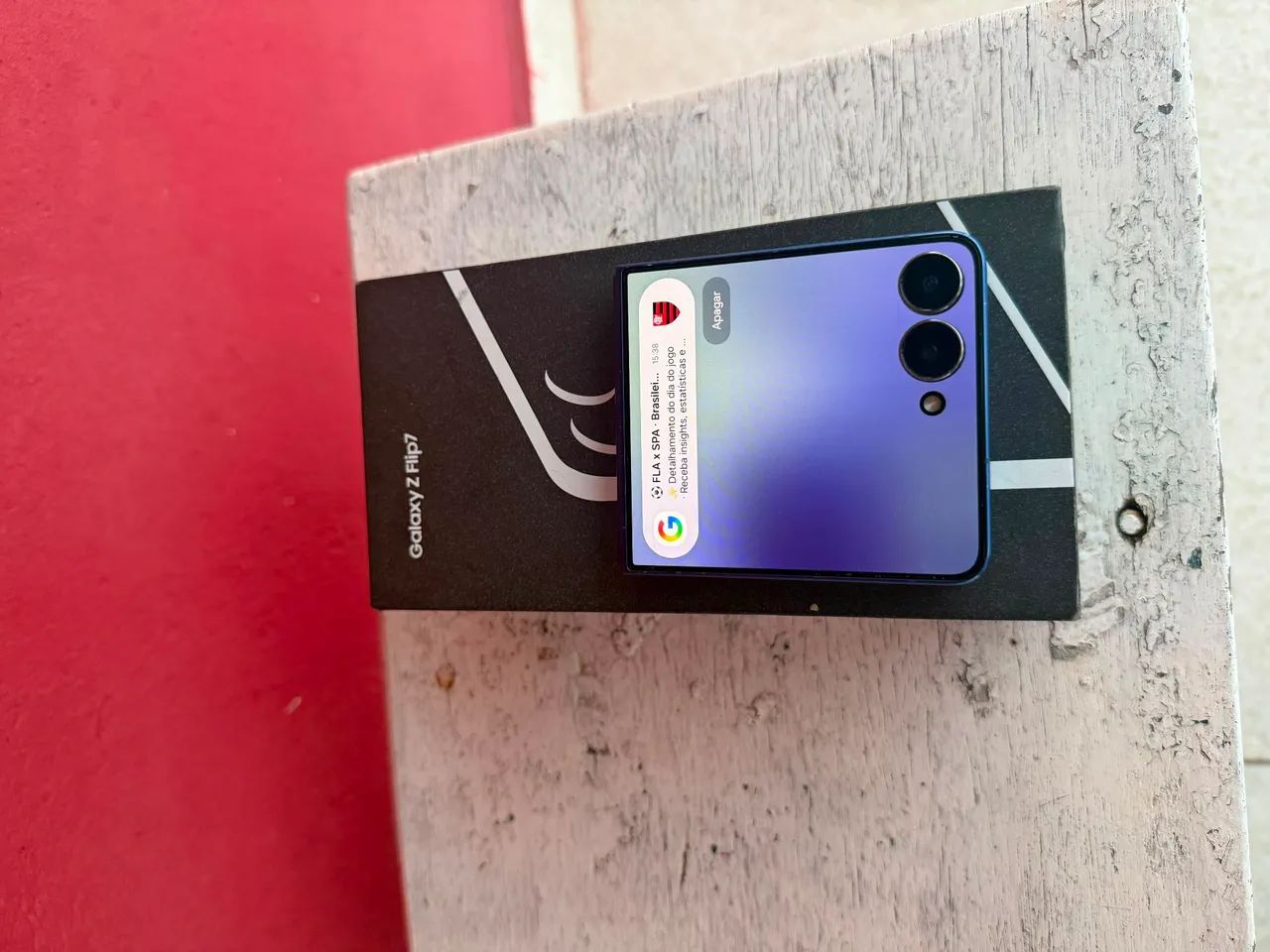 Z Flip 7 (Na garantia, 3 meses de uso) - Foto 3