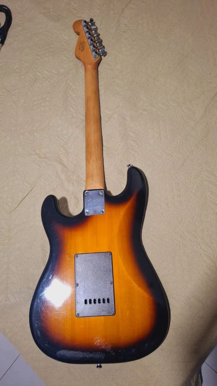 Guitarra Squier  - Foto 3