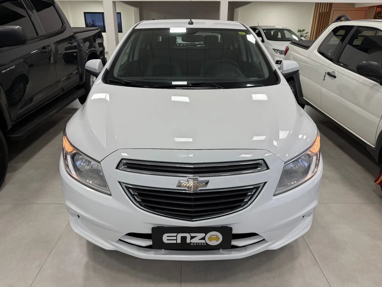 Chevrolet Onix Hatch LT 1.0 8V Flex Mec. 4P 2015 - Foto 2