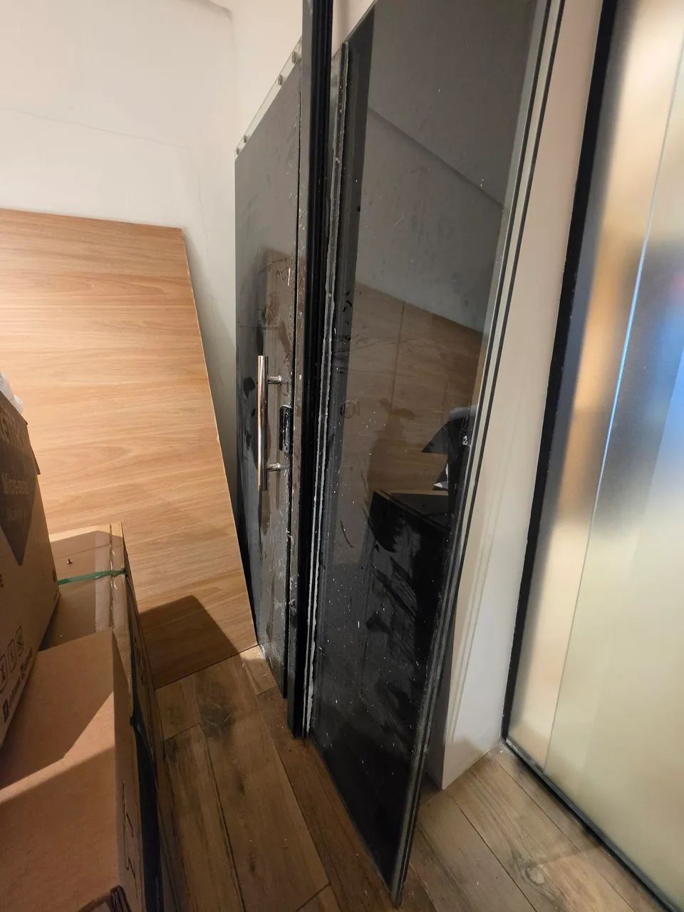 Vendo Porta de vidro temperado com adesivo preto - Foto 5
