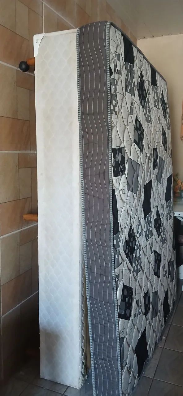 Cama box de casal com colchão 