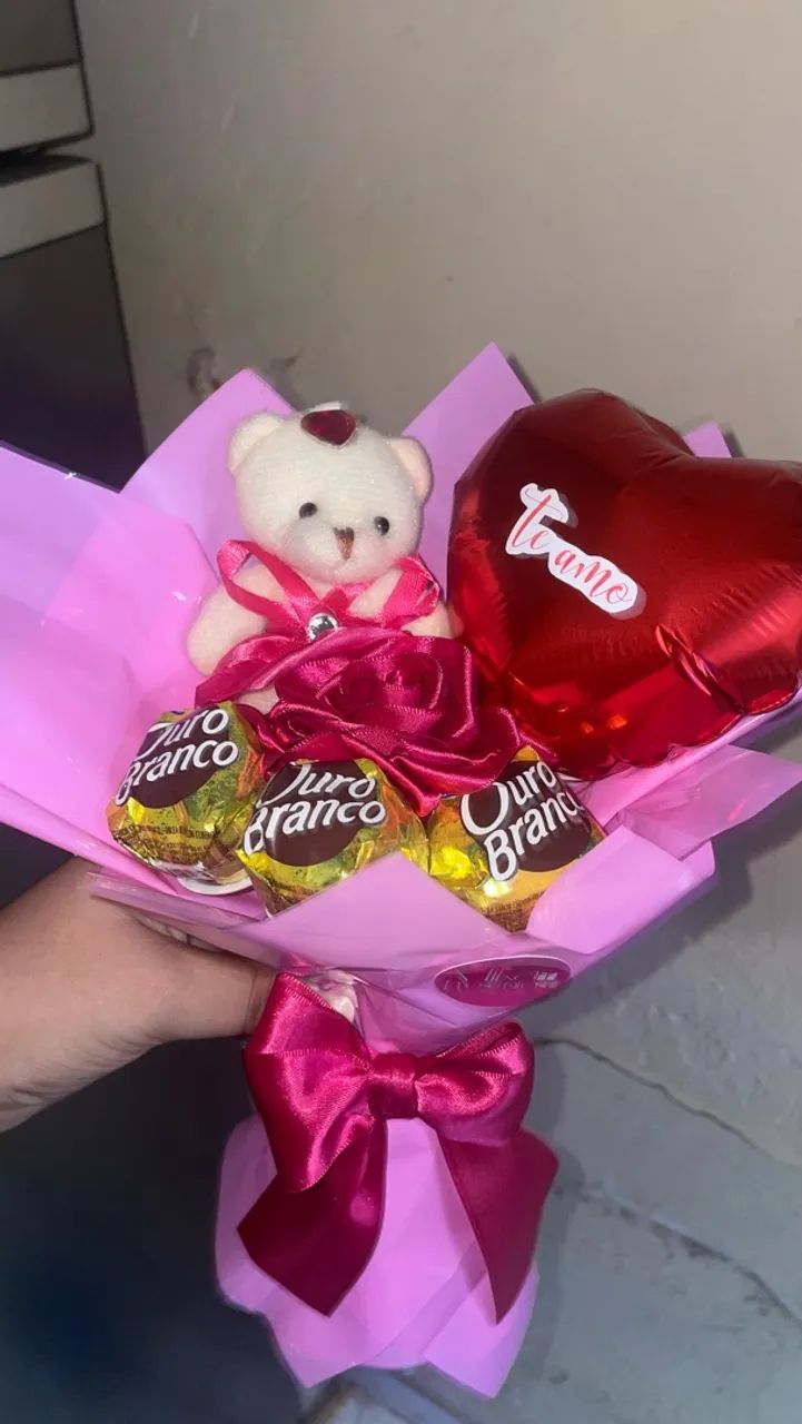Buquê rosa eterna com chocolates e balão te amo - Foto 2