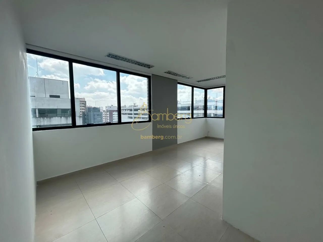 Sala comercial a passos do Metrô Santa Cruz - Foto 2