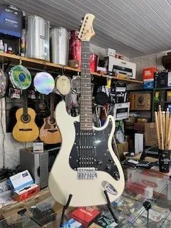 Guitarra Waldman Stratocaster (Nova / Sem Uso) - Estilo Clássico e Versátil