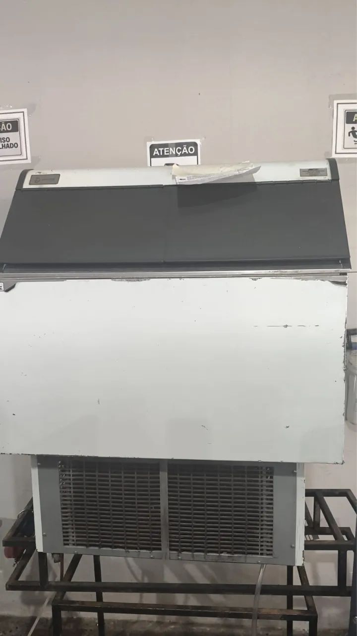 Máquina de gelo EGC 150 semi nova 